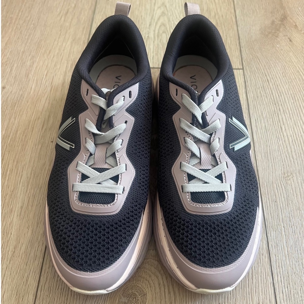 Vionic NWOB Walk Max sneakers in Navy/Maeve. Womens 9